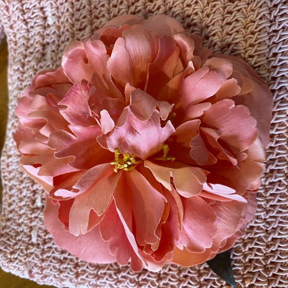 Valerie Barad for Cabrelli Flower Crocheted Purse - Picture 4 of 5